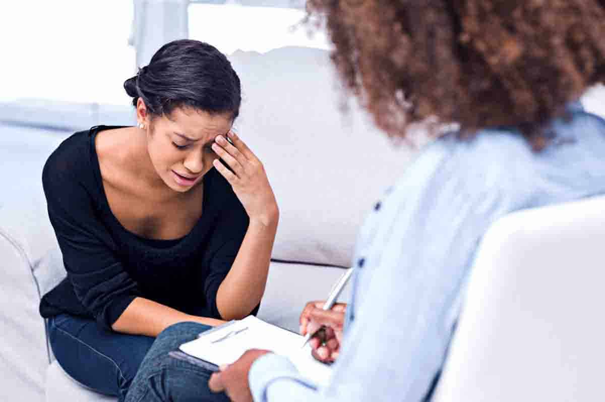 Konsultasi dan Terapi ke Psikolog - Cara Mengatasi Depresi Akibat Perselingkuhan