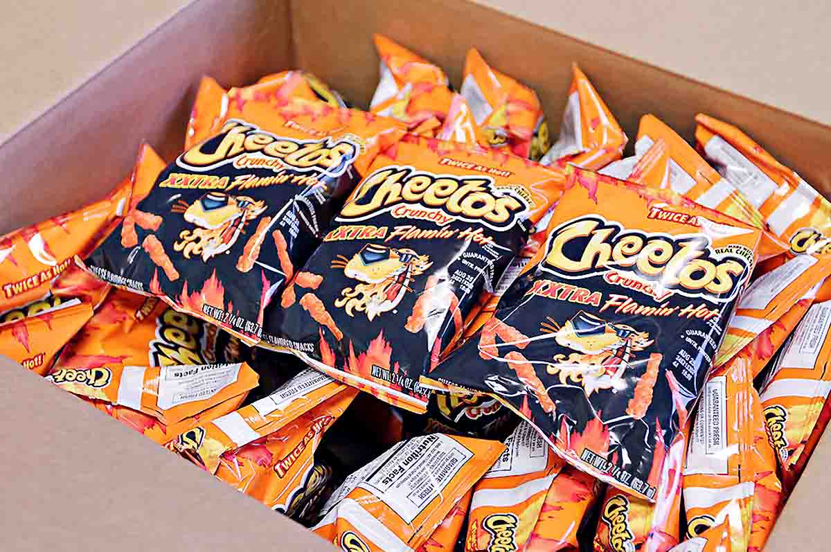 Hot Cheetos Xxtra Flamin’ - Makanan ringan terpedas di dunia yang terkenal di sosmed