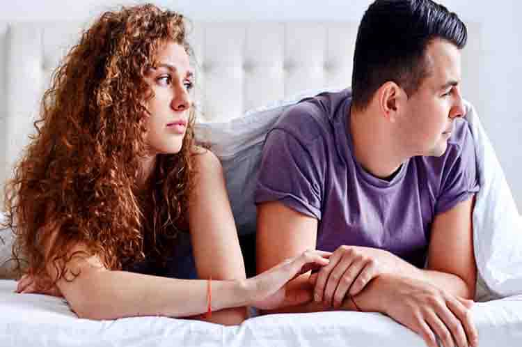 Frekwensi bercinta kepada istri berkurang - Ciri Ciri Suami Pernah Tidur Dengan Orang Lain karena kurang bercinta