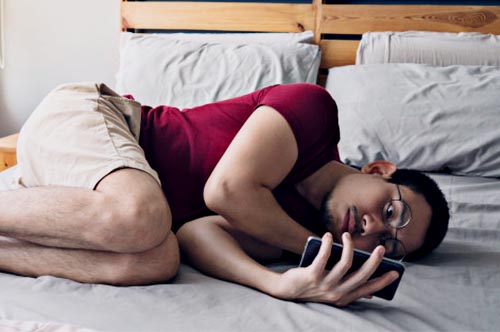 5 Kebiasaan Konyol Pembaca dijelas.in Sering Lakuin Sebelum Tidur