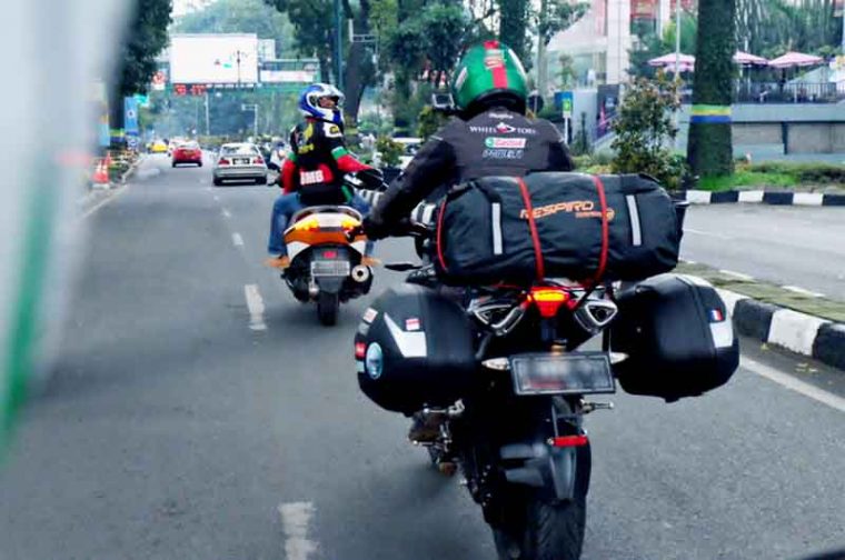 Demen Touring? Ini Lho 7 Kiat Cerdas Agar Motor Nyaman Untuk Jarak Jauh