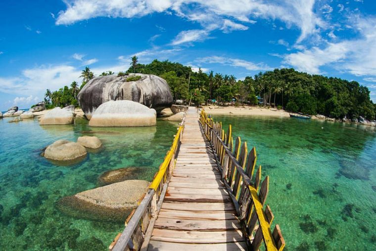 pantai belitung pantai terindah di Indonesia