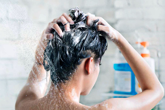 Ini 7 Cara Mengatasi Rambut Bercabang Paling Ampuh