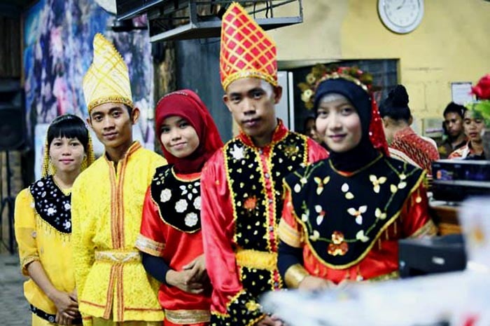 Baju Nggembe Sulawesi