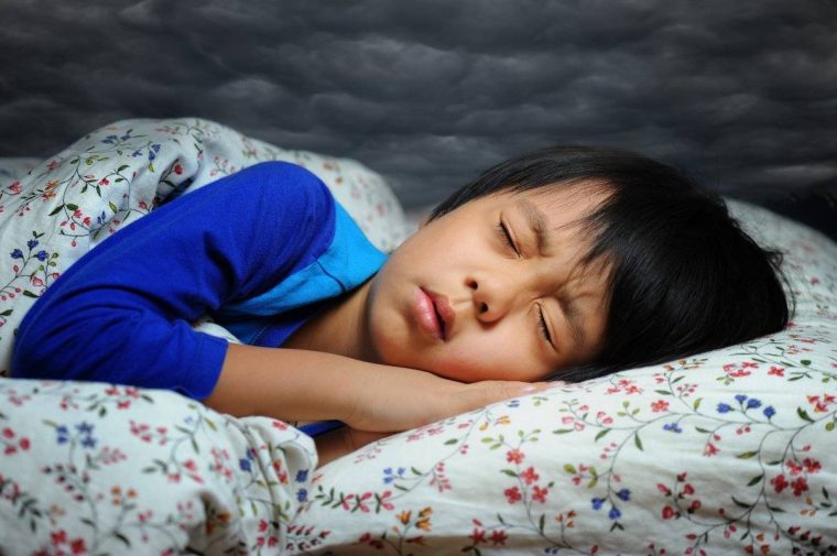cara mengatasi sulit tidur pada anak