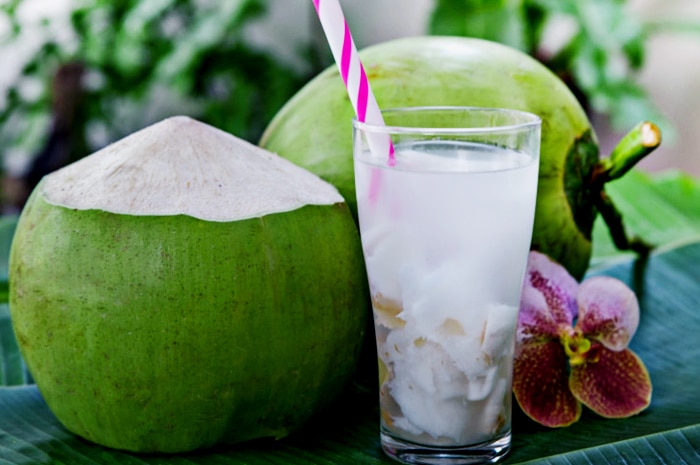 Manfaat minum es kelapa muda