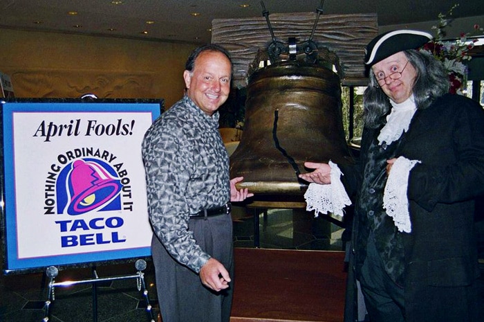 Taco Bell Beli Liberty Bell pada April Mop 1996