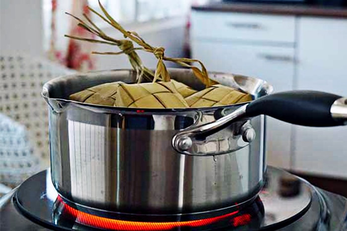 Rebus ketupat dengan panci biasa