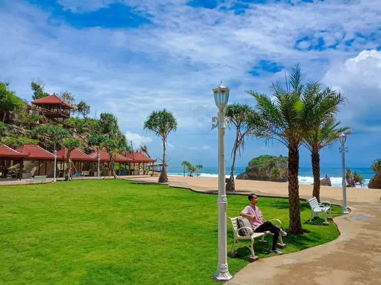 pantai mesra ngrawe