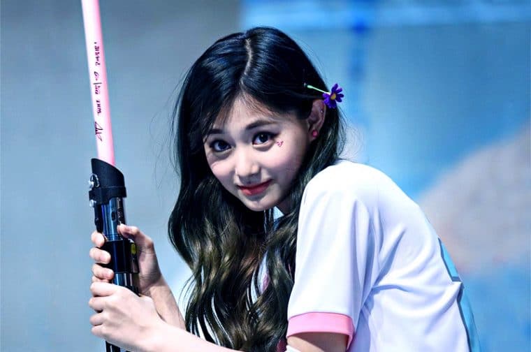 Chou Tzu Yu TWICE Penyuka Karakter Star Wars