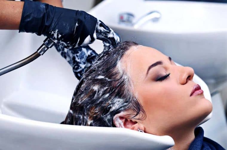 Menjadwalkan Keramas Sesuai Kondisi Rambut - Cara Menjaga Kebersihan Rambut