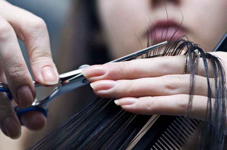 Usahakan Rutin Potong Ujung Rambut - Tips Menjaga Kebersihan Rambut