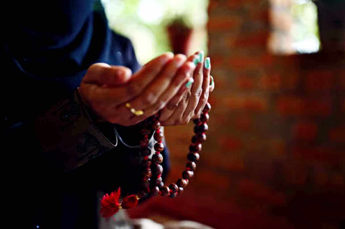'Allahumma innaka 'afuwwun tuhibbul 'afwa fa'fu 'anni' - Dzikir 10 hari terakhir Ramadhan tentang permohonan ampunan