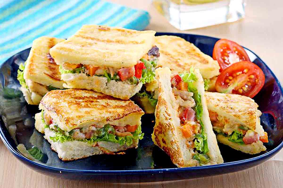 Sandwich Isi Ayam Kukus - Daftar menu diet untuk ibu menyusui dengan rasa lezat
