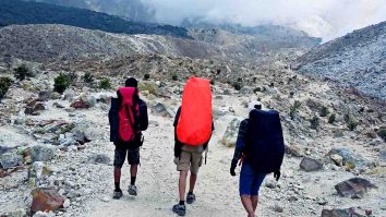 Gunung Papandayan - Gunung untuk pemula di Jawa Barat yang menjadi favorit pendaki