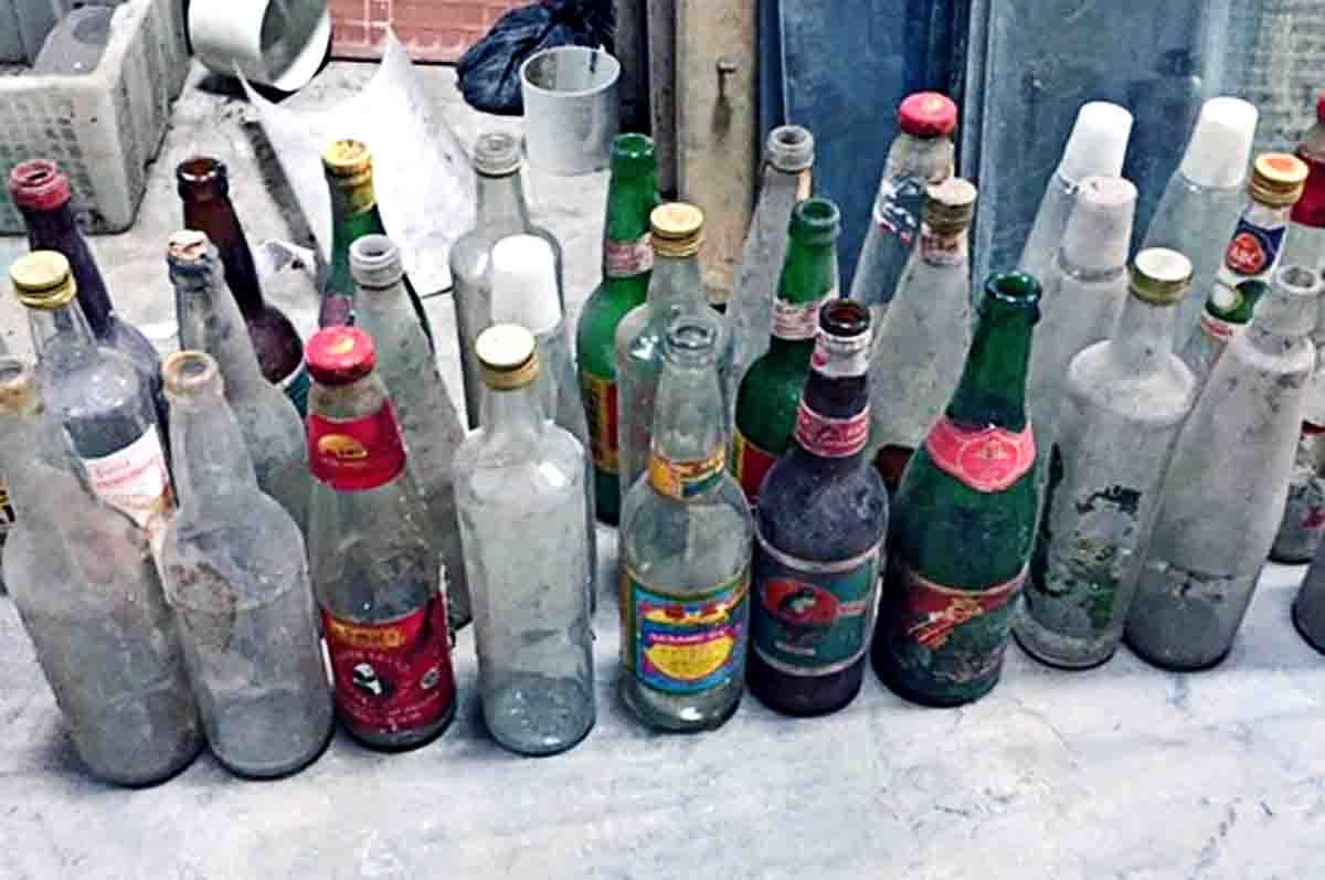 Botol Kaca - Jenis-jenis sampah anorganik yang dapat diberikan ke bank sampah