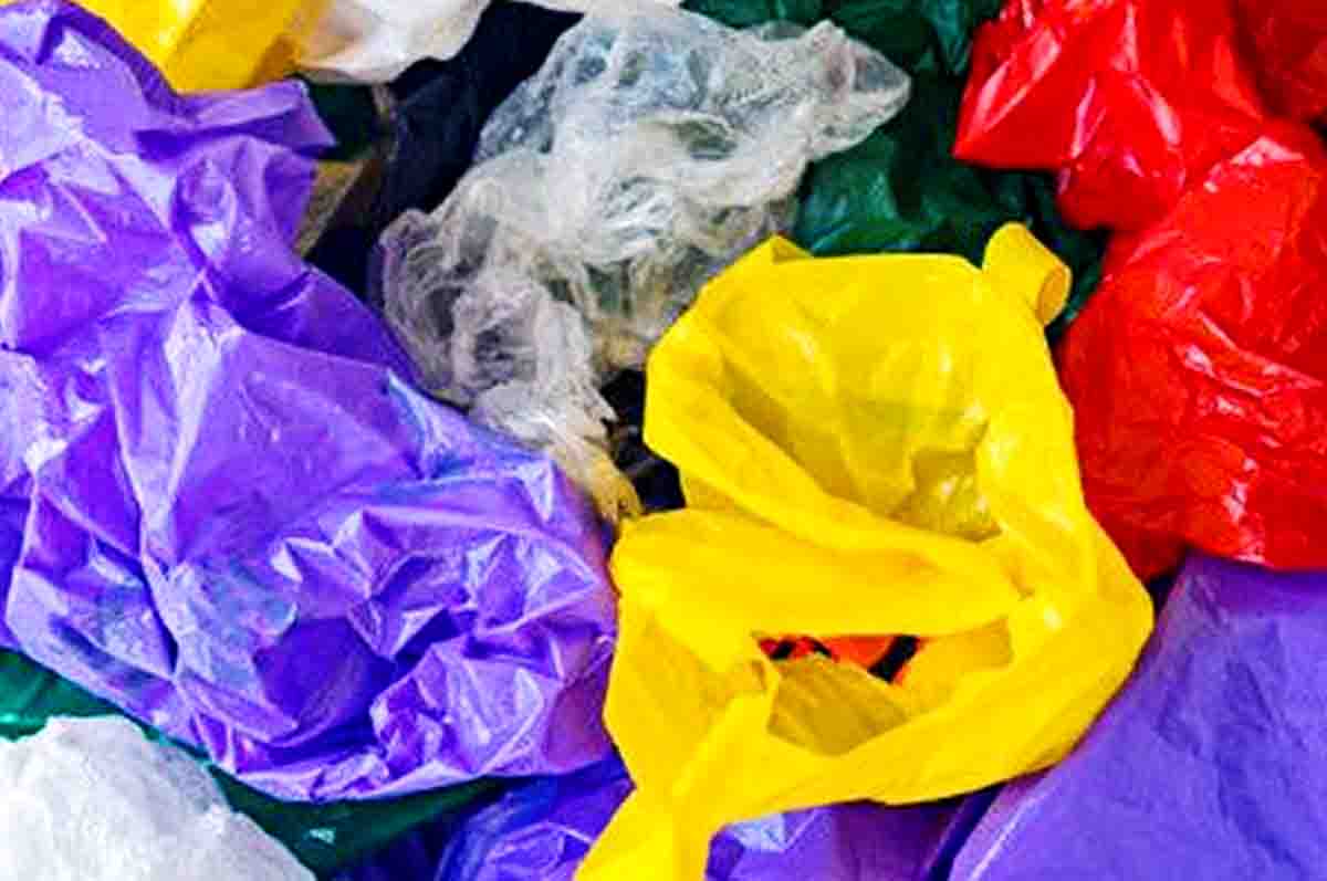 Kantong  Plastik - Jenis-jenis sampah anorganik yang dapat mengganggu ekosistem