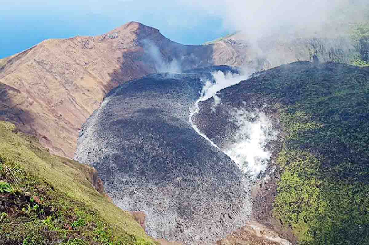 Tipe Letusan St. Vincent - Jenis-jenis gunung meletus dengan danau kawah  sebagai hasilnya