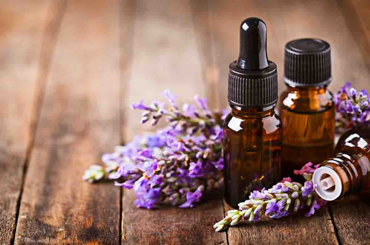 Minyak Lavender - Obat alami ringworm pada manusia yang juga memiliki aroma terapi