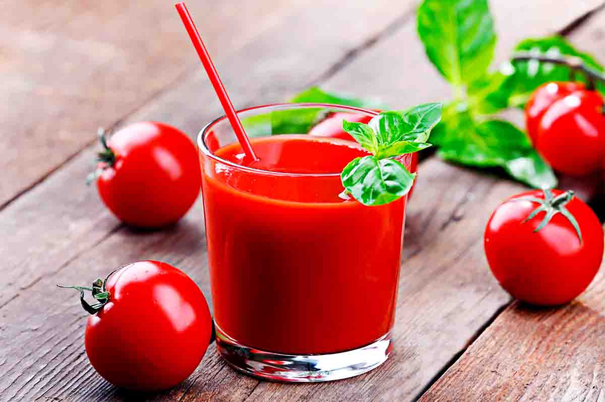 Meningkatkan Kesehatan Tulang - Manfaat minum jus tomat setiap hari yang baik untuk orang tua