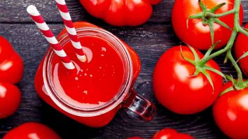Mendetoks Tubuh - Manfaat minum jus tomat setiap hari untuk pembersihan organ