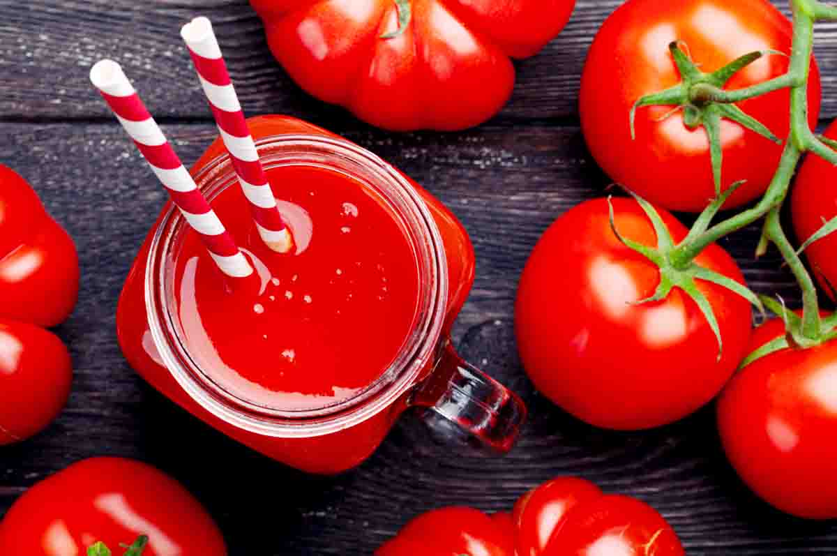 Mendetoks Tubuh - Manfaat minum jus tomat setiap hari untuk pembersihan organ