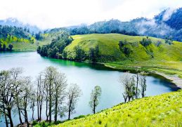 Danau Ranu Kumbolo - Nama danau di Pulau Jawa yang terkenal lewat film “5 cm”