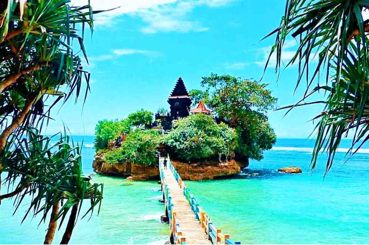 Pantai Balekambang - Nama-nama pantai dan laut di Pulau Jawa tepatnya Kabupaten Malang
