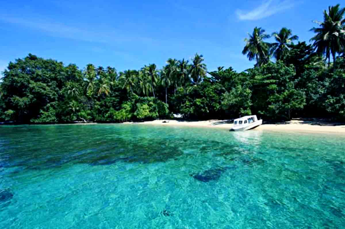 Arah Utara Pulau Papua - Batas laut Pulau Papua dan Maluku yaitu negara Filipina