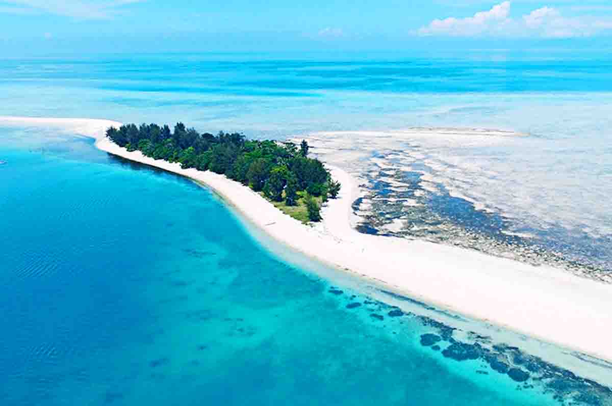 Kepulauan Morotai - Nama-nama dataran rendah di Pulau Papua dan Maluku yang memiliki air tidak terlalu dalam