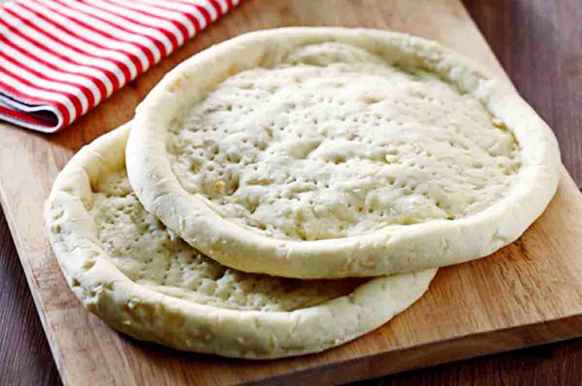 Siapkan Bahan Roti - Cara membuat pizza rumahan menggunakan teflon langkah ketiga