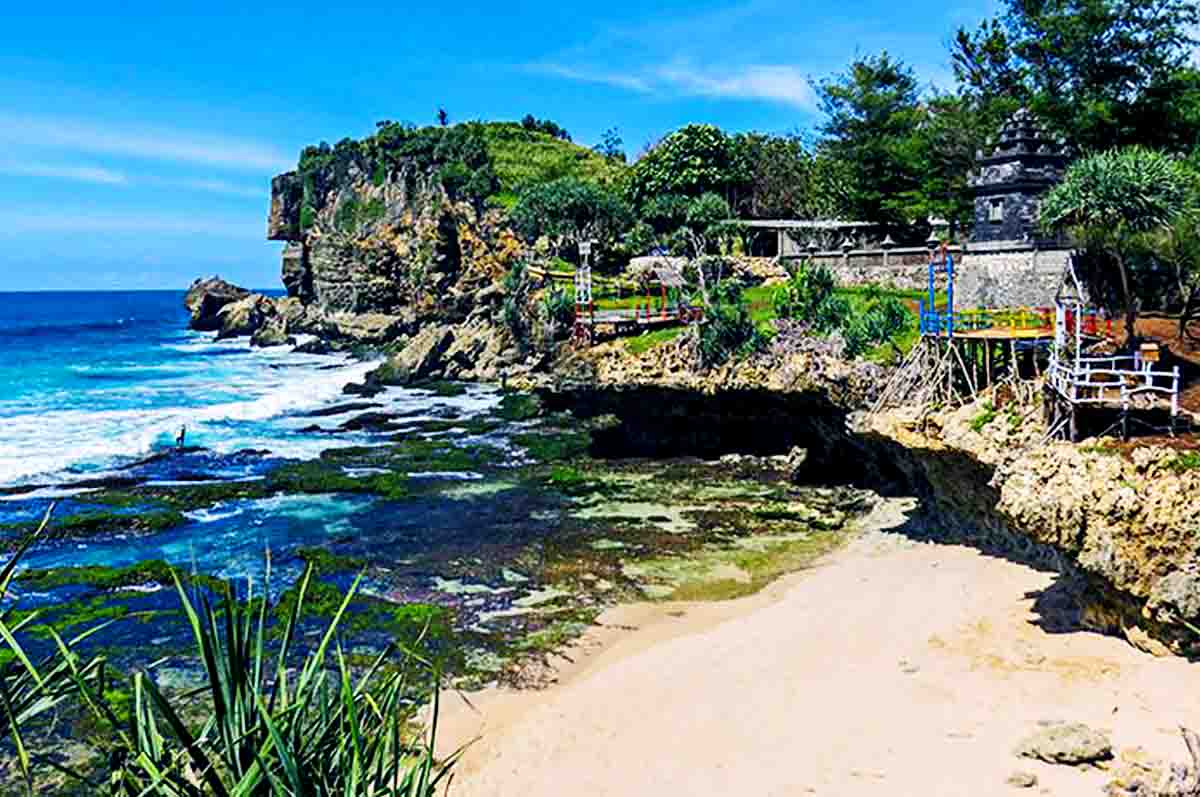Pantai Ngobaran - Nama-nama pantai dan laut di Pulau Jawa tepatnya Yogyakarta