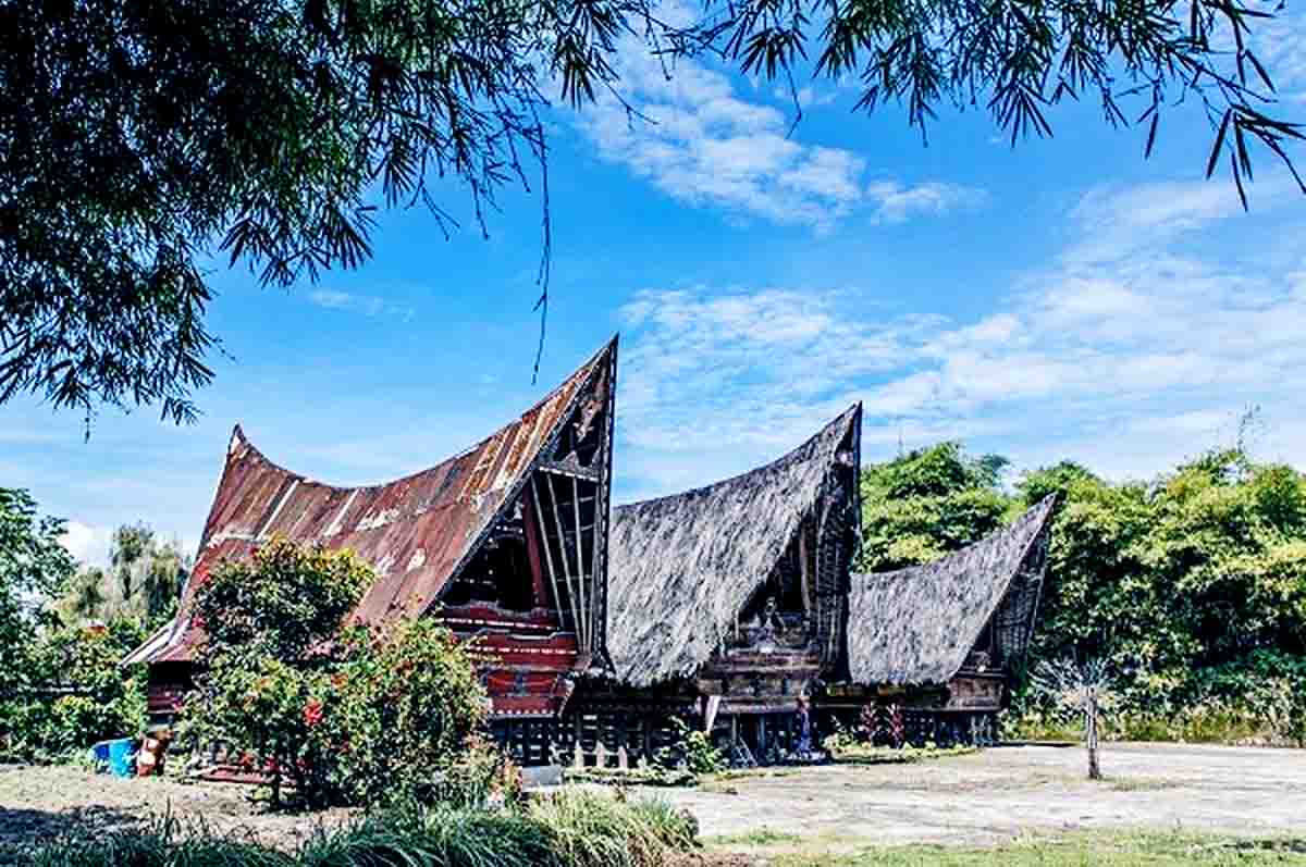 Suku BaSuku Batak - Suku-suku di Pulau Sumatera yang terkenal dengan marganyaSuku Batak - Suku-suku di Pulau Sumatera yang terkenal dengan marganyatak - Suku-suku di Pulau Sumatera yang terkenal dengan marganya