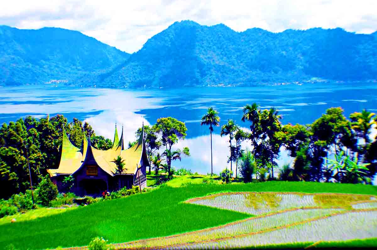 Danau Maninjau - Nama danau di Sumatera Barat di Kecamatan Tanjung Raya