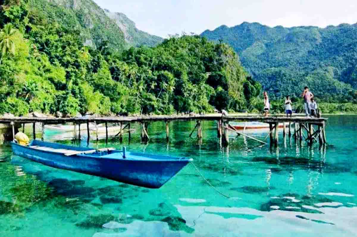 Pulau Bacan - Nama dataran rendah sekitar Kepulauan Maluku yang secara administratif berada pada Maluku Utara