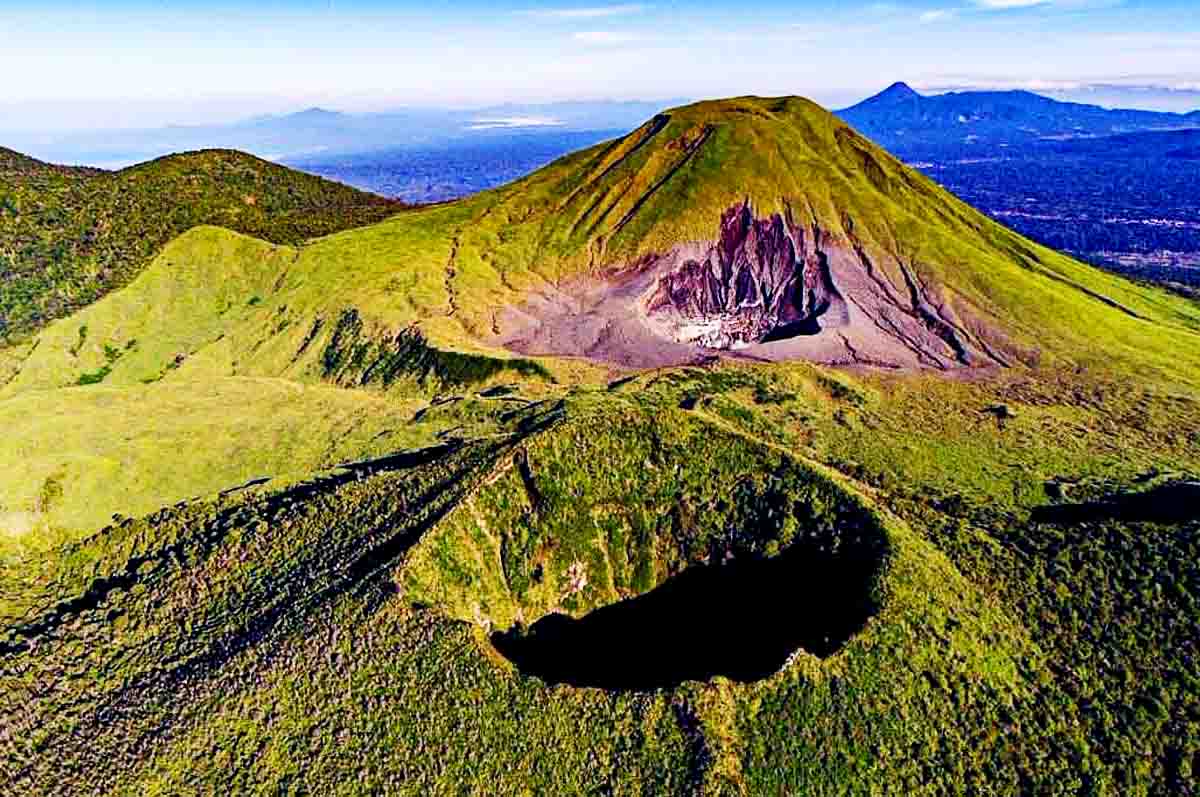 Gunung Lokon - Nama-nama gunung di Pulau Sulawesi dan dimanfaatkan sebagai spot agrowisata