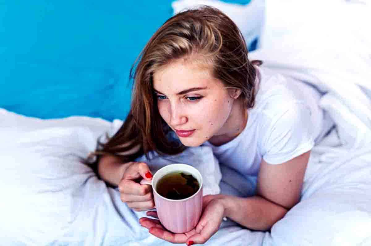 Melindungi Otak dari Alzheimer - Manfaat minum teh tawar hangat yang mengandung l-tehanine