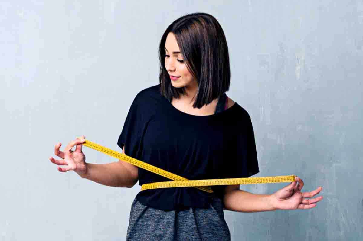 Lingkar Perut - Cara menghitung berat badan ideal wanita sesuai umur yang kerap digunakan pada fitness center