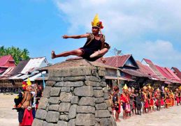 Suku Nias - Suku-suku di Pulau Sumatera dengan berbagai keunikan di Pulau Nias