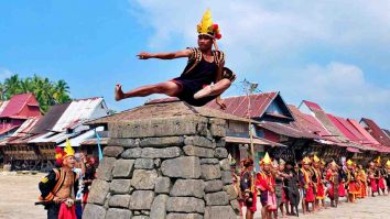 Suku Nias - Suku-suku di Pulau Sumatera dengan berbagai keunikan di Pulau Nias