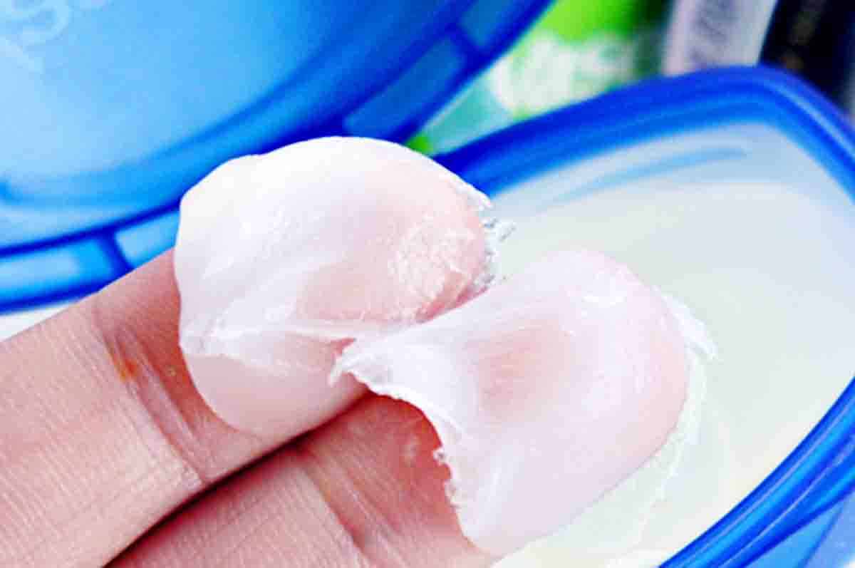 Warna - Perbedaan vaseline repairing jelly dan petroleum jelly dari segi kemasan