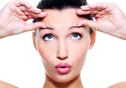 Tidak Melakukan Extension di Salon - Cara memanjangkan bulu mata menggunakan bedak bayi sebaiknya hanya dilakukan secara profesional