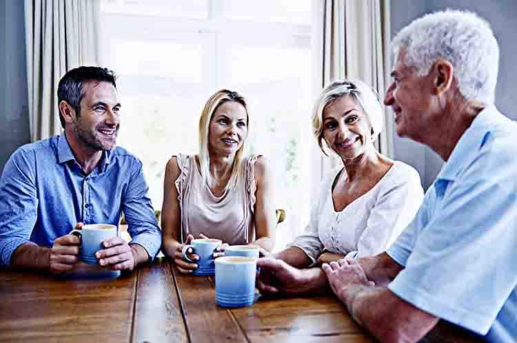 Dengarkan dengan Baik Pembicaraan Calon Mertua - Cara komunikasi dengan calon mertua dari segi memahami orang lain