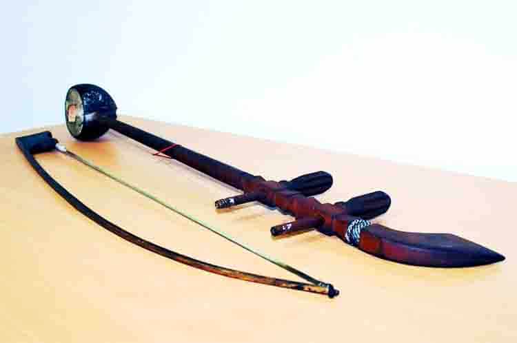 Kong-a-hian, Teh-hian, dan Su-kong - Contoh alat musik Gambang Kromong berasal dari daerah DKI Jakarta yang memiliki bentuk sama