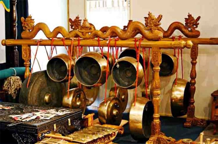 Gong - Apa yang dimaksud dengan alat musik ritmis gong?