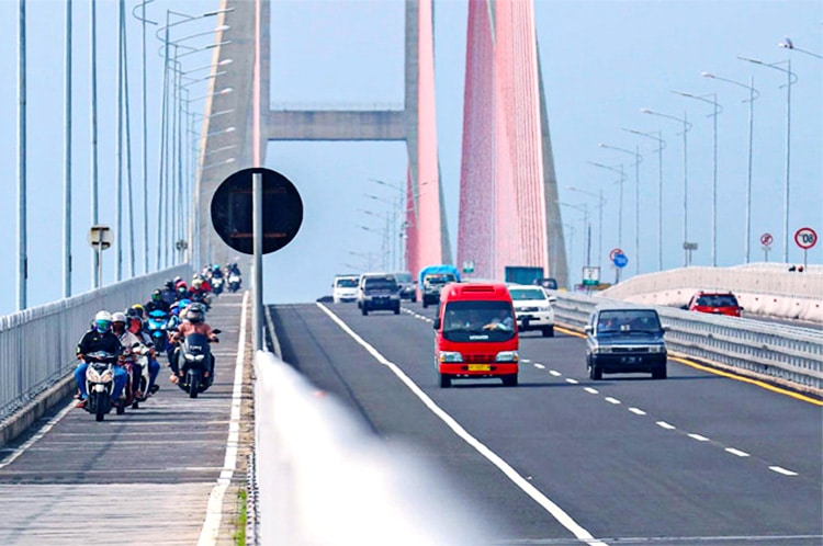 Digagas Sejak Tahun 1997 - Jembatan yang menghubungkan Surabaya dan Madura yang sudah lama direncanakan