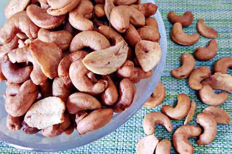 Siapkan Kacang Mede Berkualitas - Cara menggoreng kacang mede step pertama