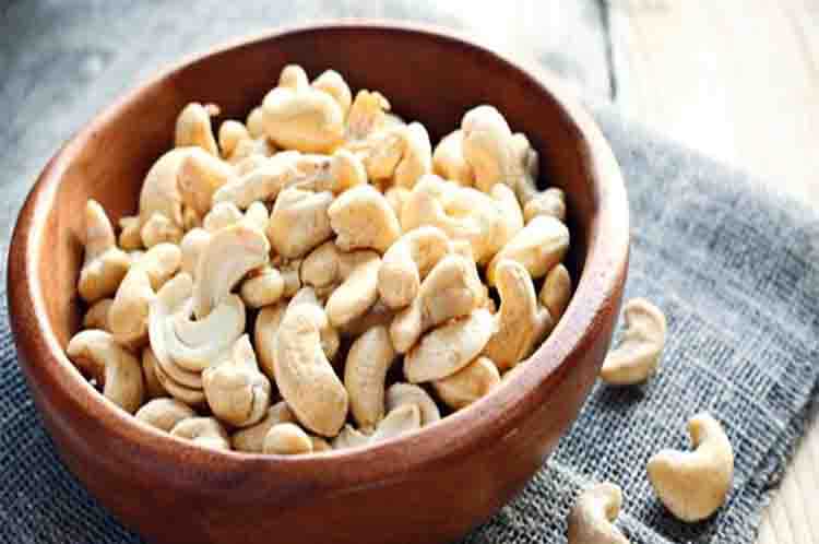 Pilah Kacang Mede - Cara menggoreng kacang mede step ketiga