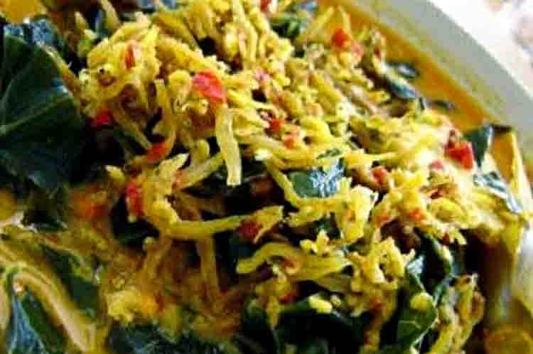 Teri Basah Gulai Kuning dengan Daun Singkong