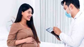 Berkonsultasi dengan Dokter - Puasa saat hamil trimester 2 wajib selalu dipantau tim medis